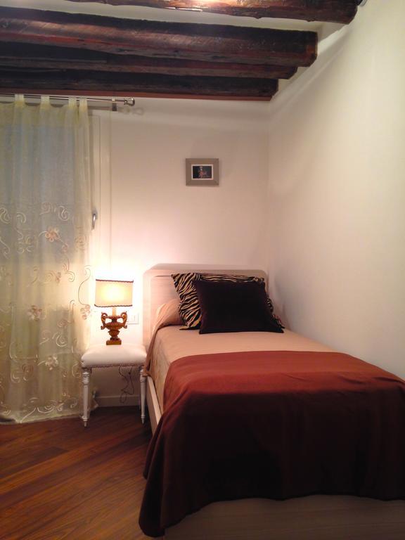 Casa Calle Frezzeria Apartment Venice Room photo